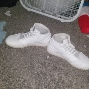 Jordan 1 mid white pure platinum